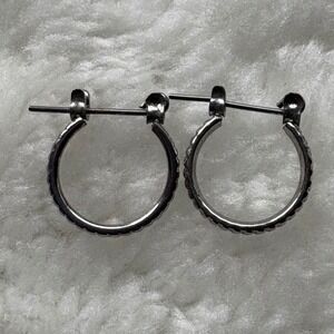 Silver Tone Hoop Earrings‎ Small Lightweight Everyday Minimalist Jewelry